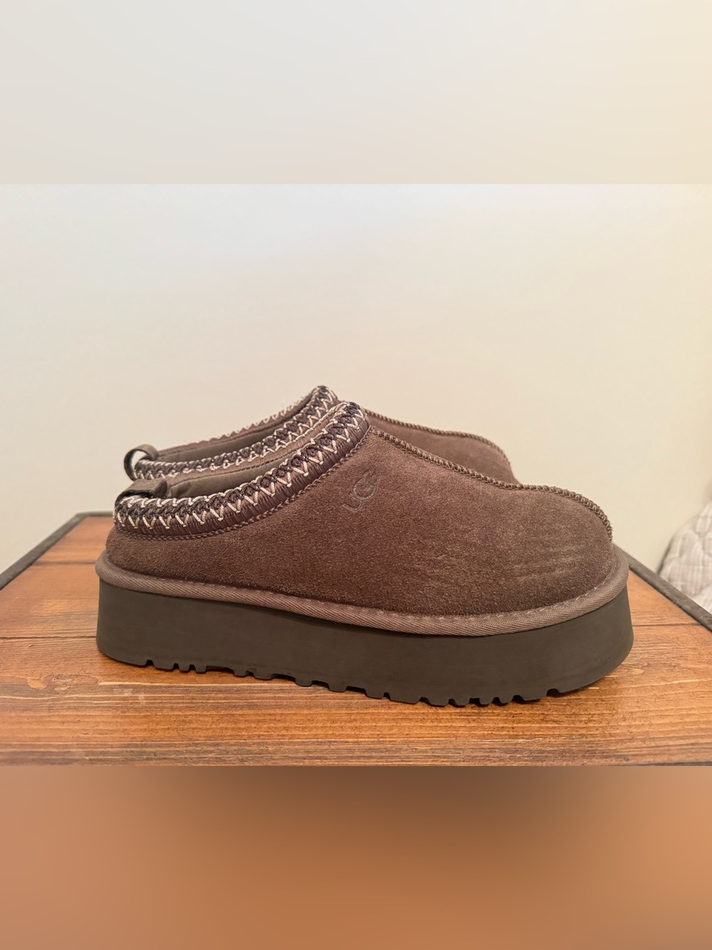 UGH Tazz platform slippers women’s size 7